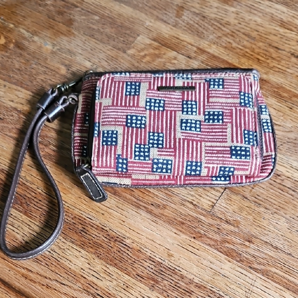 Longabergear American Flag Pattern Wristlet Multi Pocketed Zip Around
